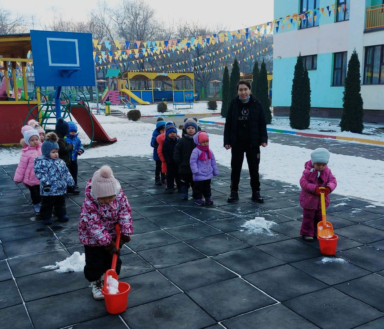 Денсаулық күні: "Қыс күштілер, батылдар, ептілер үшін!" Ортаңғы "Балдырған" тобы