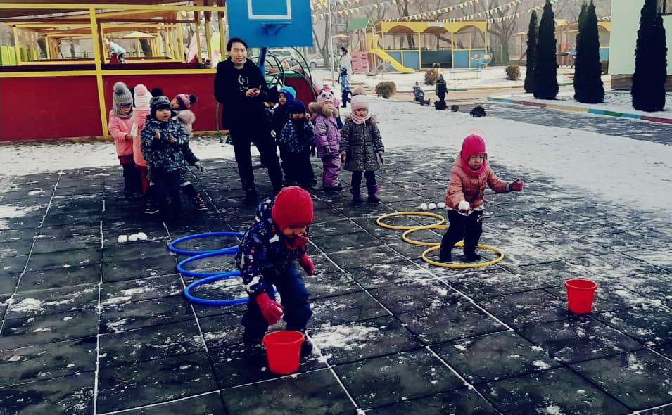 Денсаулық күні: "Қыс күштілер, батылдар, ептілер үшін!" Ересектер "Құлыншақ" тобы