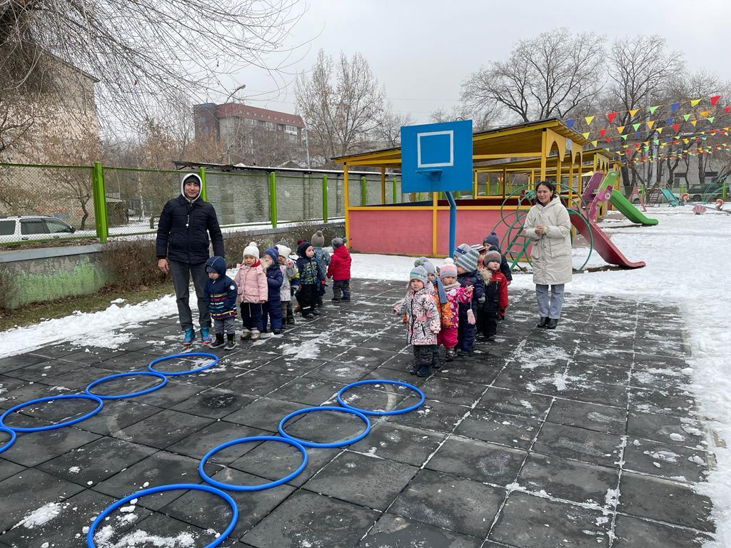 Дене шынықтыру мерекесі: «Қыс қызығы»   Кіші «Балапан» тобы