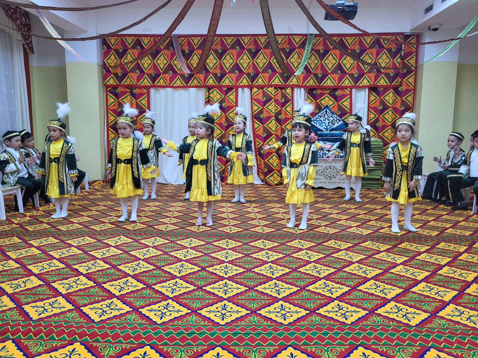 Жас ерекшеліктегі топтарда өткізілген ертеңгілік: «Наурыз-жыл басы»    Мектепалды «Ақжелкен» тобы