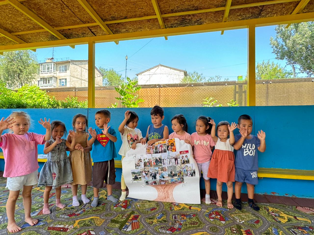 Көрме : «Анам, әкем және мен – тату-тәтті отбасы» , Ересектер "Құлыншақ" тобы