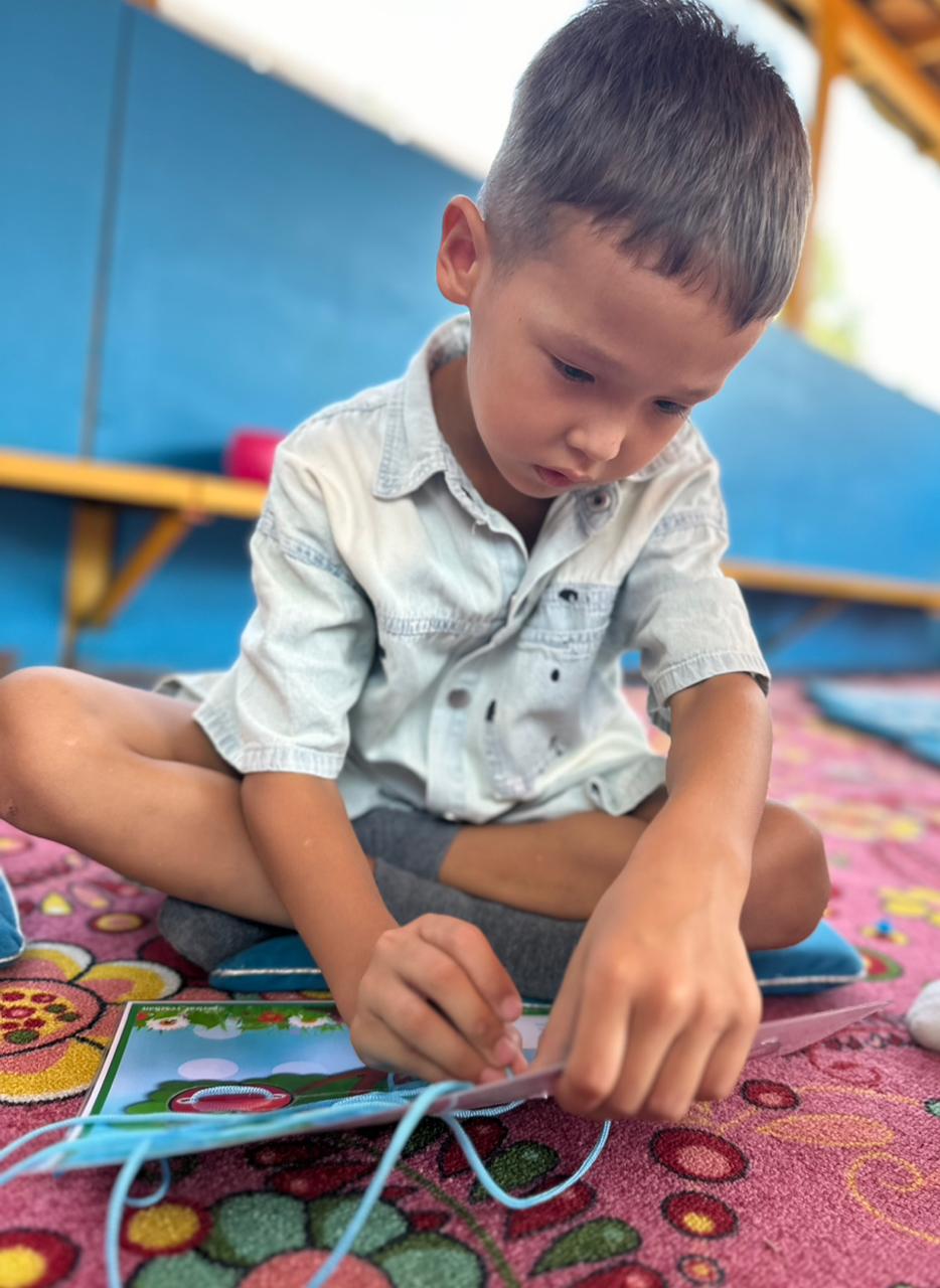 Жазғы-сауықтыру кезіндегі еркін әрекеттер, "Бау байлап үйренеміз", Мектепалды "Ақжелкен" тобы