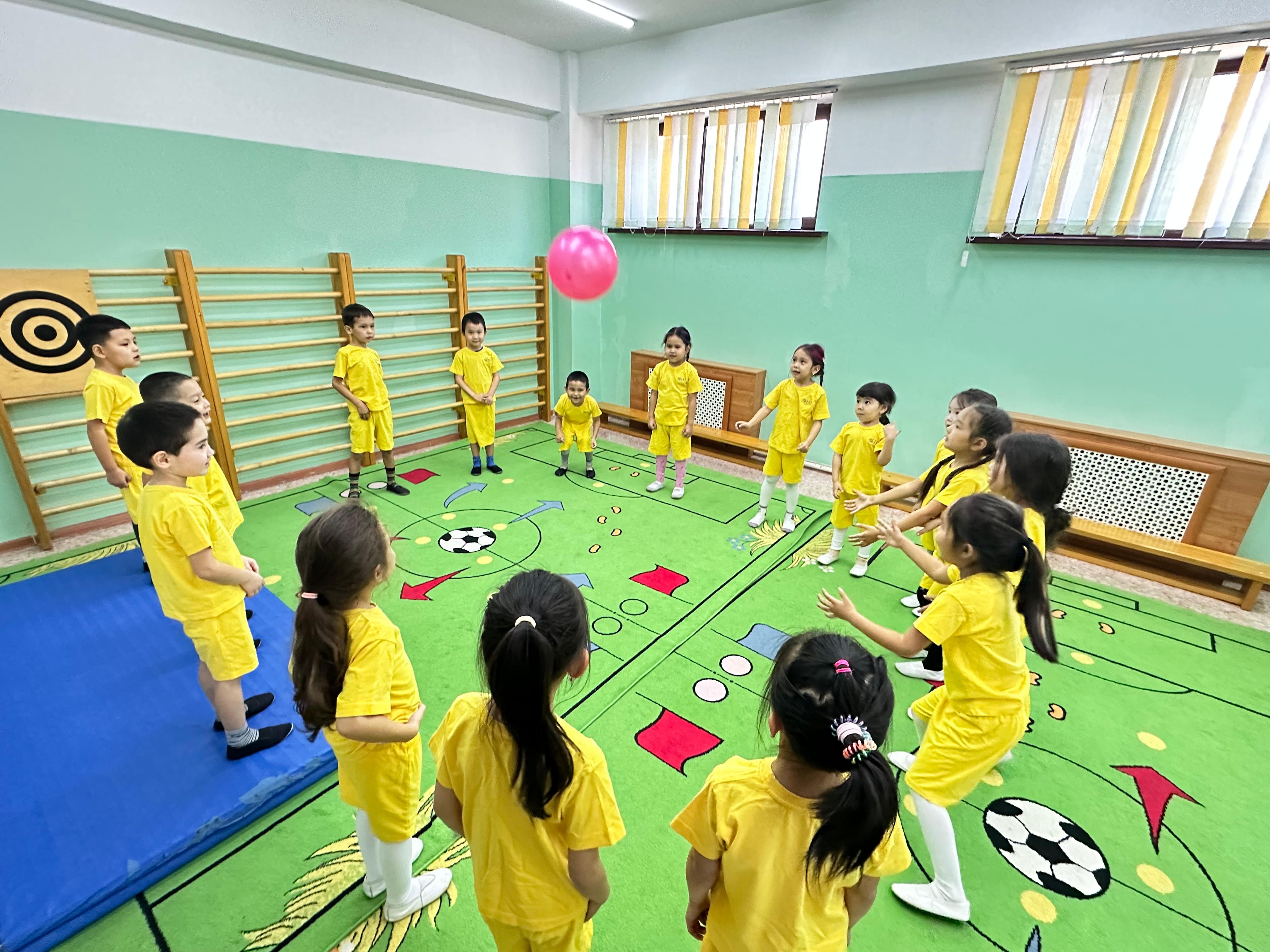 Дене шынықтыру мерекесі:  «Кел, бірге ойнайық!»Мектепалды «Ақжелкен» тобы