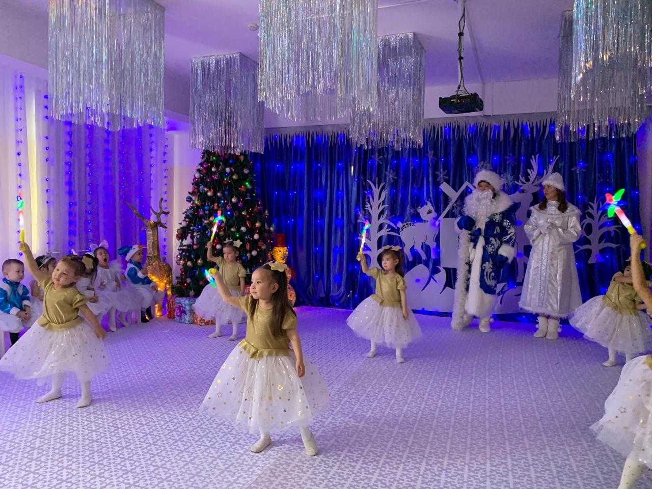 «Ғажайып жасыл шырша»  Ересектер «Құлыншақ» тобы