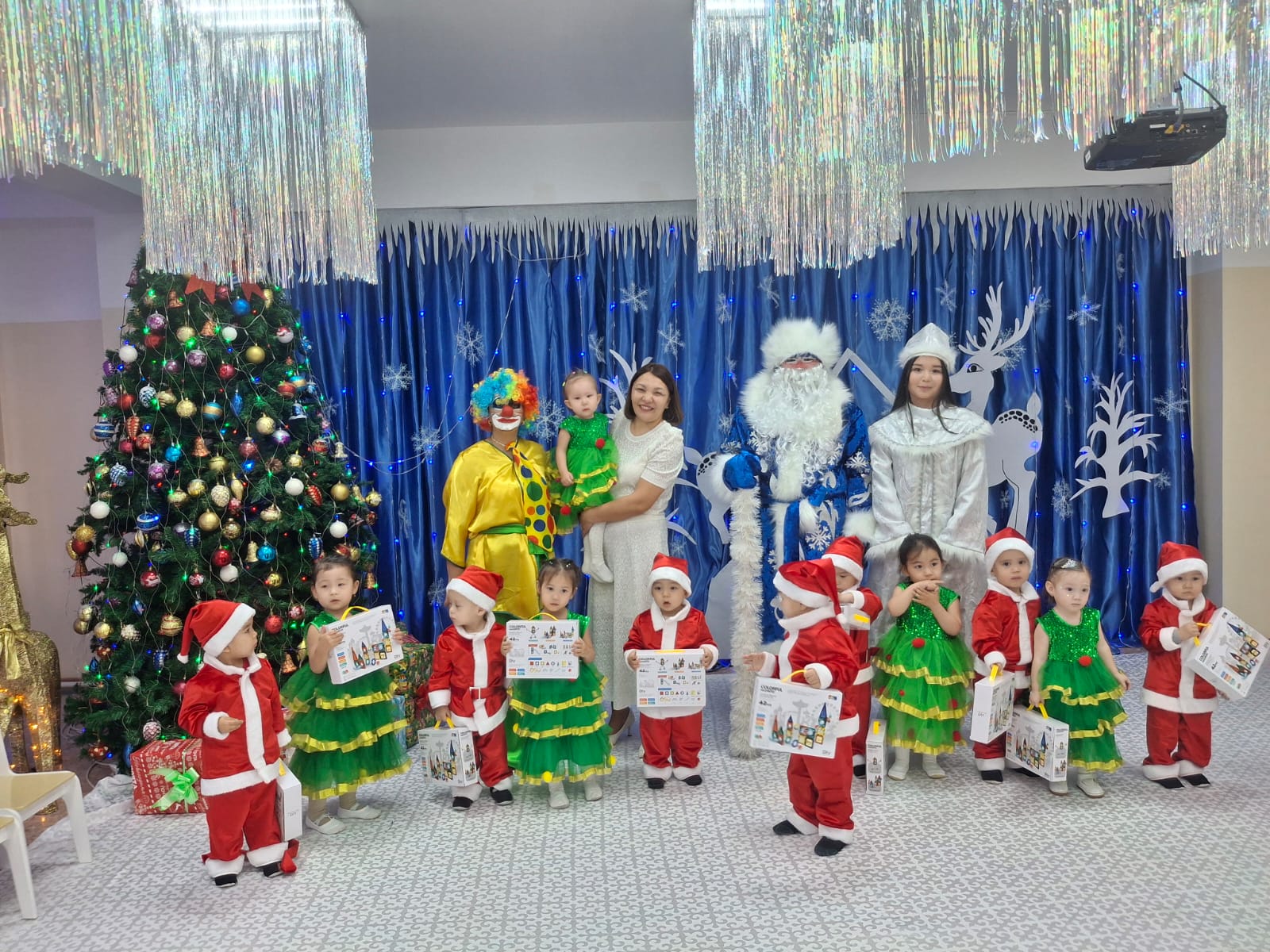 «Әсем шырша жанында»  Кіші «Балапан» тобы