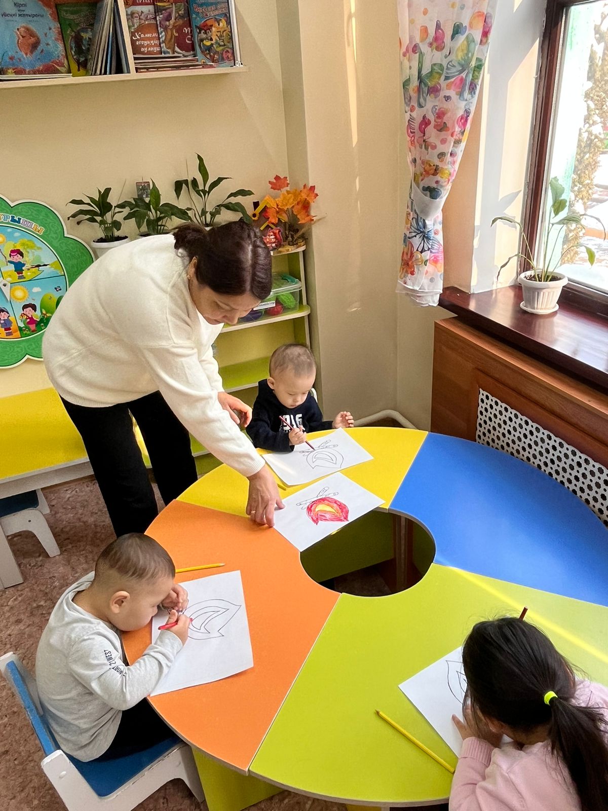 Өрт кезіндегі іс-әрекеттер: «Өрт кезінде 101-ге қоңырау шалыңыз!Өрт сөндіру бөлімін қалай шақыруға болады?» Кіші "Балапан" тобы